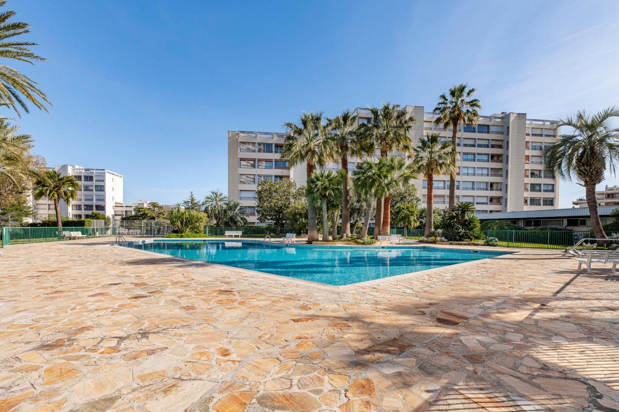 With Pool - Sea View Apartment